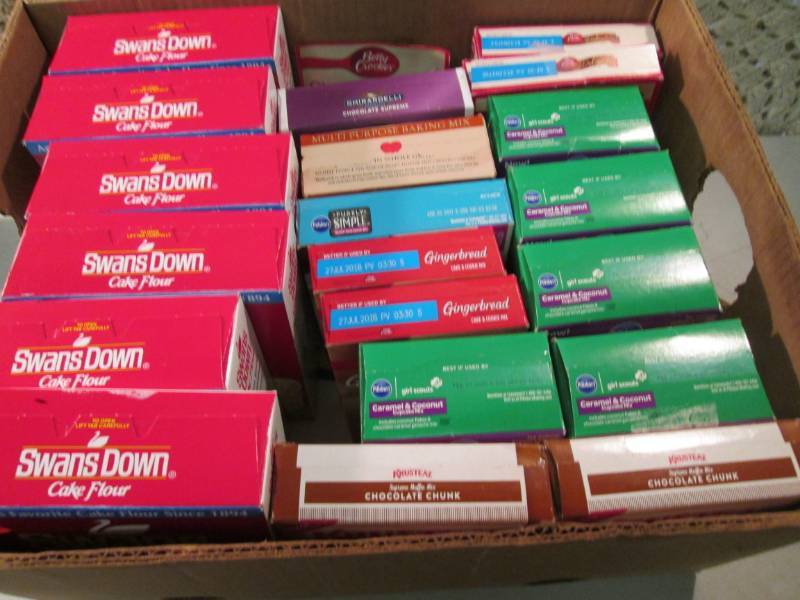 lot 111 image: Large Lot of Misc Baking Items Cook...