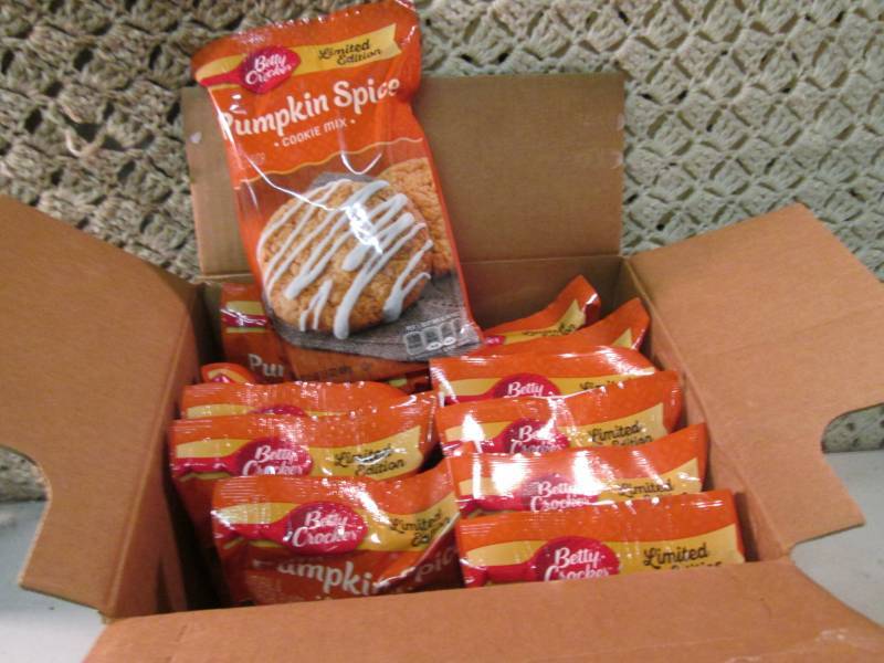 lot 130 image: Case of 12 Bags of Betty Crocker Pu...