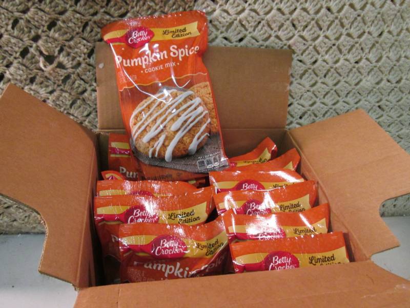 lot 131 image: Case of 12 Bags of Betty Crocker Pu...