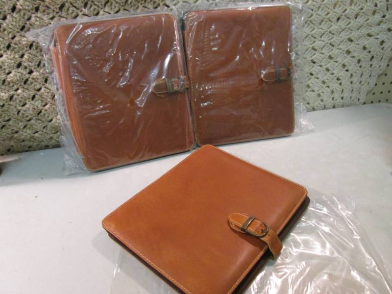 lot 138 image: 3 Canyon Outback Leather Bear Canyo...