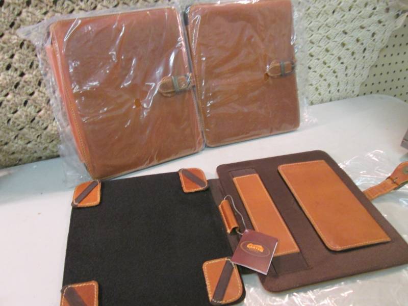 lot 139 image: 3 Canyon Outback Leather Bear Canyo...