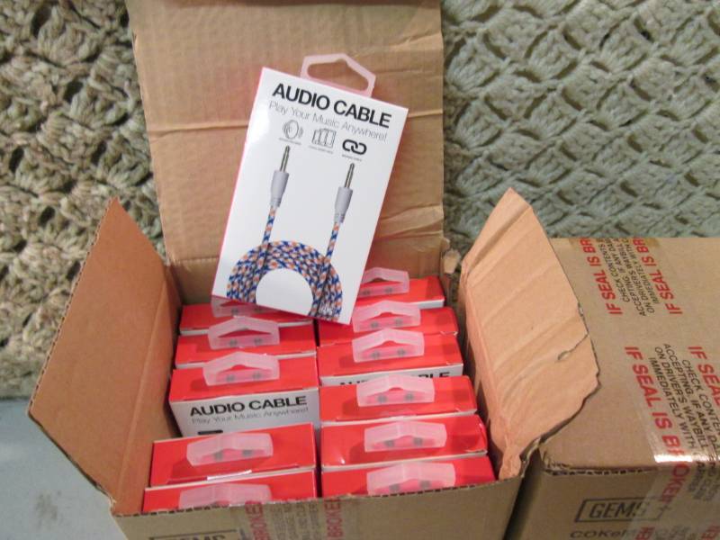 lot 149 image: Lot of 24 Audio Cables 36 Long Dur...