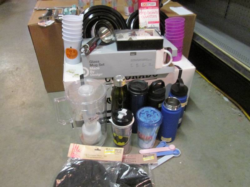 lot 188 image: Lot of Misc Kitchen Related  D-4...