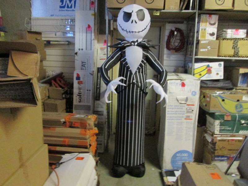 lot 205 image: 7 foot Inflatable Creepy Guy  F-0...