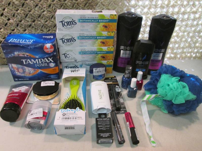 lot 208 image: Lot of Misc Personal Items  A-1...