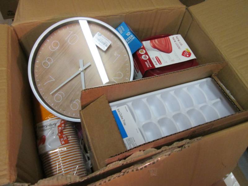 lot 212 image: Lot of Misc Kitchen Related Items  ...