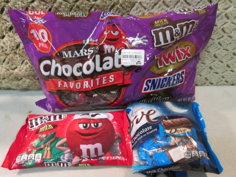 lot 218 image: Lot of Misc Candy Best by JunSep 2...