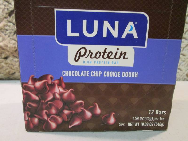 lot 288 image: Box of 12 Luna Chocolate Chip Cooki...