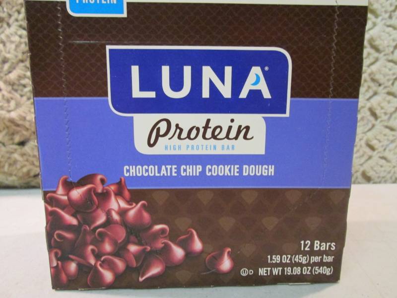 lot 290 image: Box of 12 Luna Chocolate Chip Cooki...