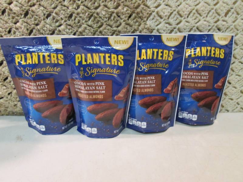 lot 293 image: 4 Bags of Planters Signature Cocoa ...