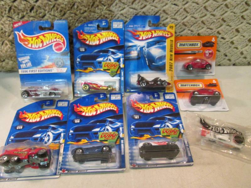 lot 305 image: Lot of Misc Hot Wheels and Matchbox...