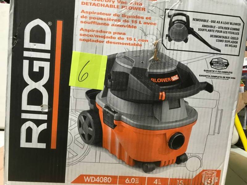 RIDGID 4 Gal. 6.0-Peak HP Wet Dry Vac with Detachable Blower in very good condition