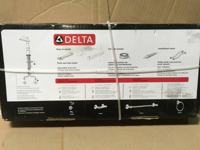 Delta Porter 4 in. Centerset Single-Handle Bathroom Faucet in Chrome  open box in like new condition