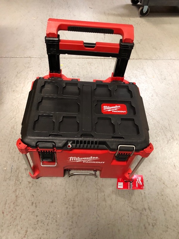 Milwaukee  PACKOUT 22 in. Rolling Tool Box  not used