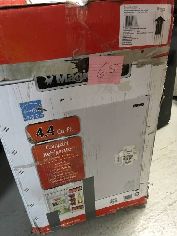 Magic Chef 4.4 cu. ft. Mini Refrigerator in White open box in like new condition