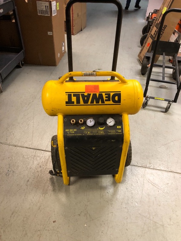 DEWALT  4.5 Gal. Portable Electric Air Compressor USED IN WORKING CONDITIONS