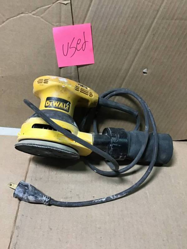 lot 8 image: DEWALT 3 Amp 5 in. Random Orbital Sander USED in good condition