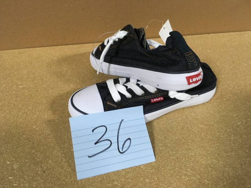lot 36 image: Levis Dark Denim Girls Stan G Canvas SNEAKERS Size 4 not used