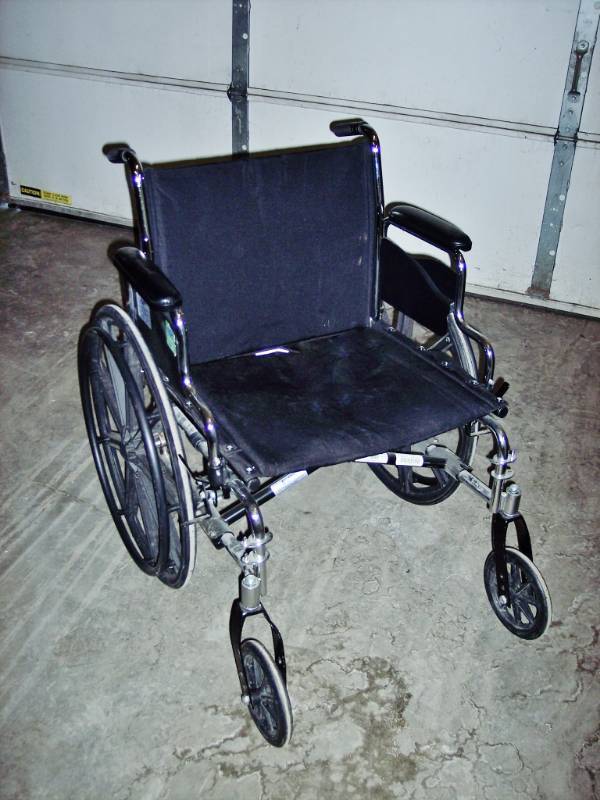 lot 6 image: Nova Standard 5000 series Wheelchair, 22 - Good Condition