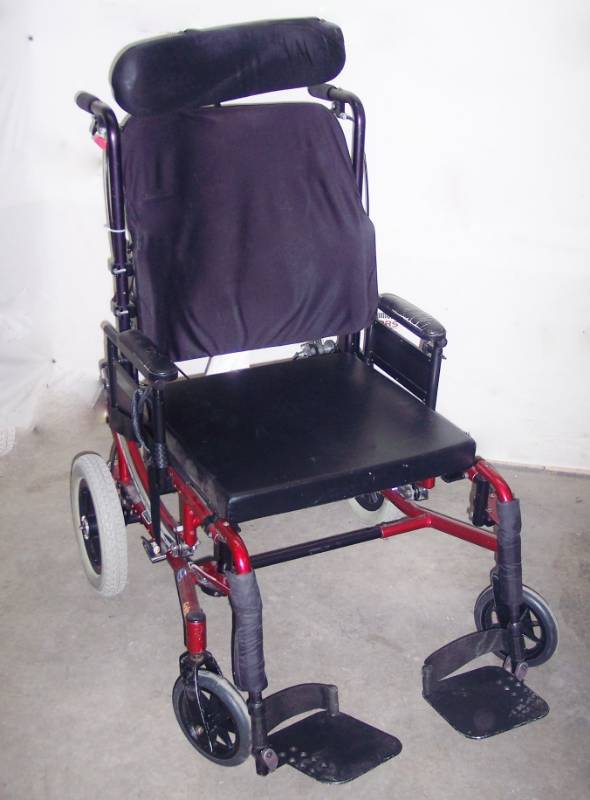 lot 3 image: &nbspWOW MRSP $2800 Invacare Solara 2G Tilt-in-space Reclining 20 Wheelchair - Great Condition