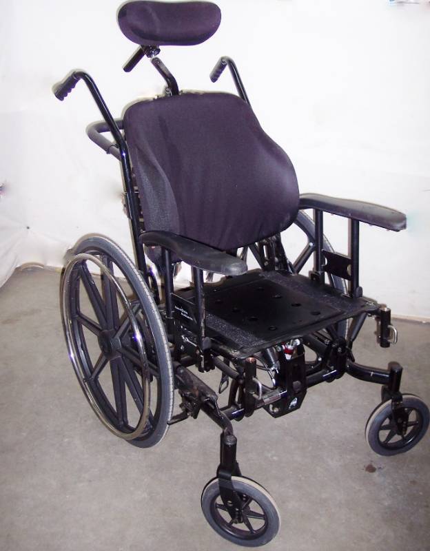 lot 4 image: WOW MSRP $3000 Future Mobility Healthcare Orion ll 18&nbspTilt In Space Reclinig&nbspWheelchair  - Great Condition  No Seat Or Footrests