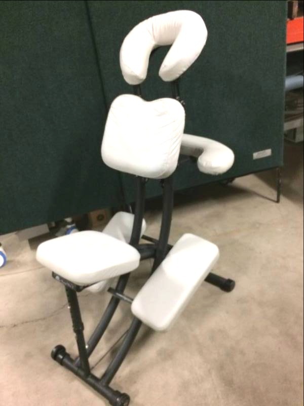 lot 17 image: Oakworks Portal Pro III Mobile Massage Chair #2 - Excellent Condition - See Youtube For Massage Techniques Using This Chair