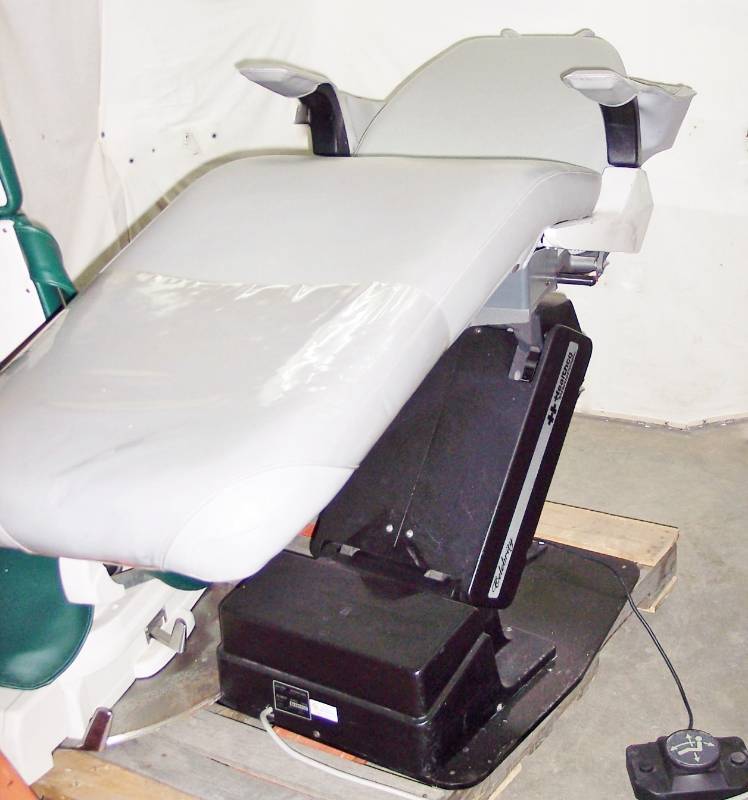 lot 14 image: ULTIMATE COMFORT FOR A SPA CHAIR INK BED &nbspHealthco Intl. Celebrity Power Dental Chair - Works Great & Ready For Its Next Office Or Spa 