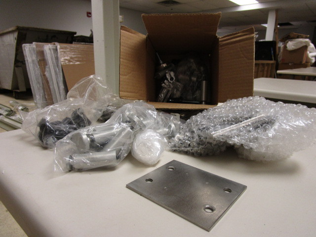 lot 510 image: BOX OF PANEL DISPLAY HARDWARE