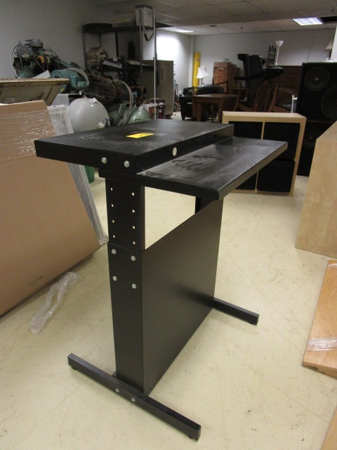 lot 514 image: WORKSTATION