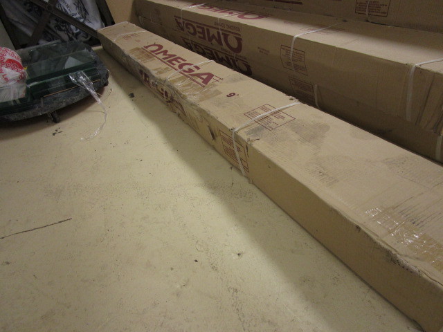 lot 522 image: NEW BOX OF OMEGA MOULDING