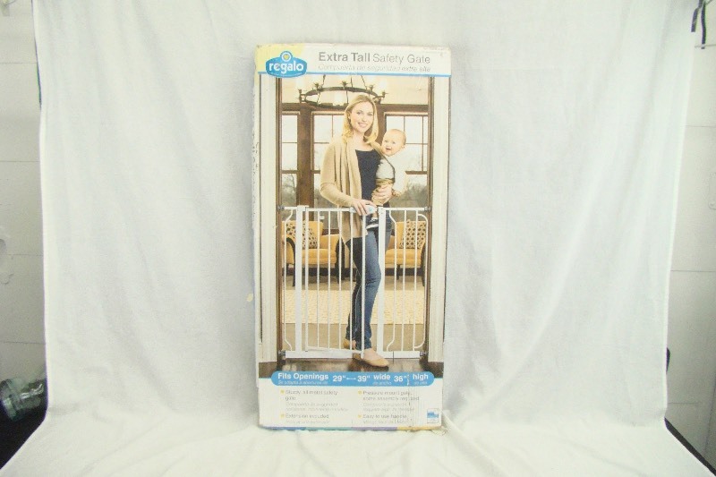 lot 2 image: New Open Box Regalo Child Safety Gate