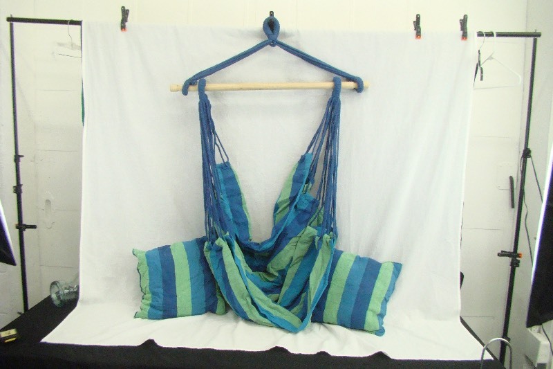 lot 4 image: New in Box Cloth Papasan Style Hanging Rope Chair
