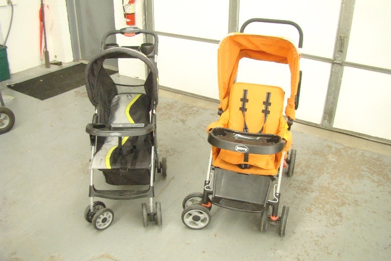 lot 6 image: 2 Used (Nice) Strollers