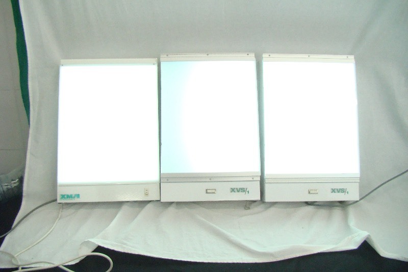 lot 22 image: 3 Used WORKING Light Boxes