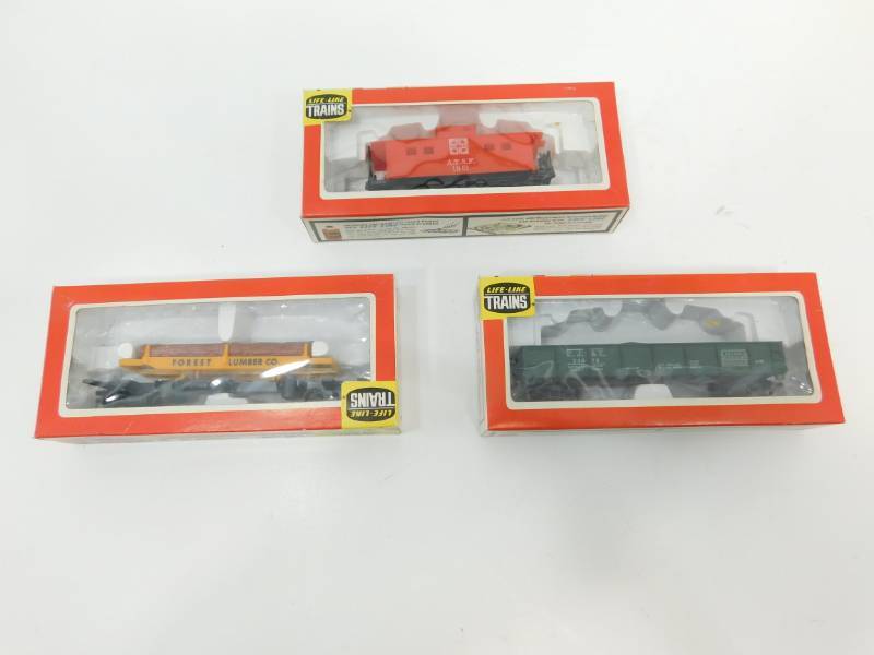 lot 4 image: Three Life Line Trains Cars For HO Scale Railroad