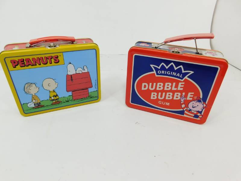 lot 11 image: Two Lunch Pails