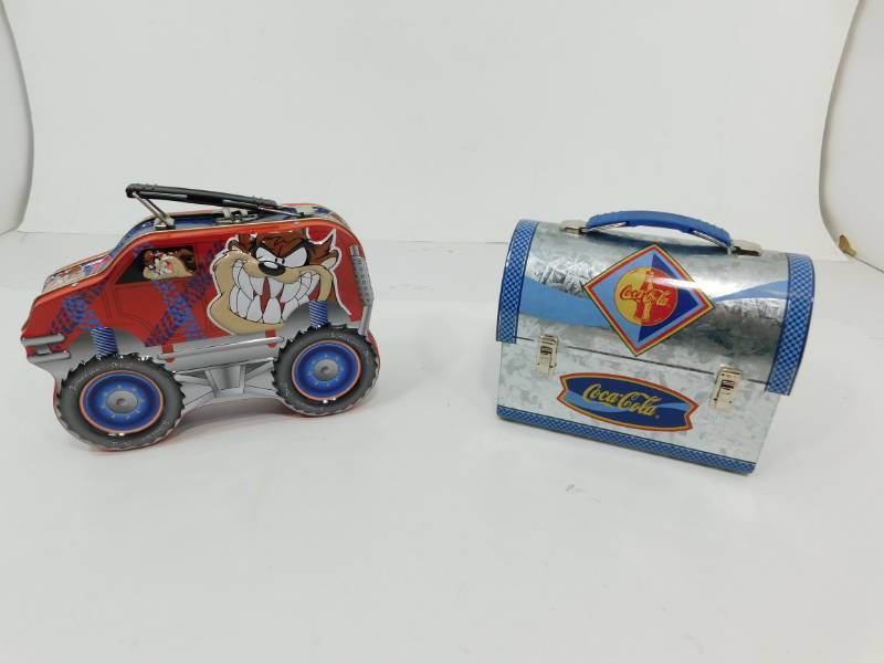 lot 13 image: Two Like New Lunch Pails