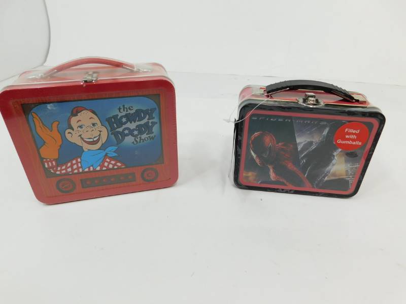 lot 16 image: Two New Lunch Pails