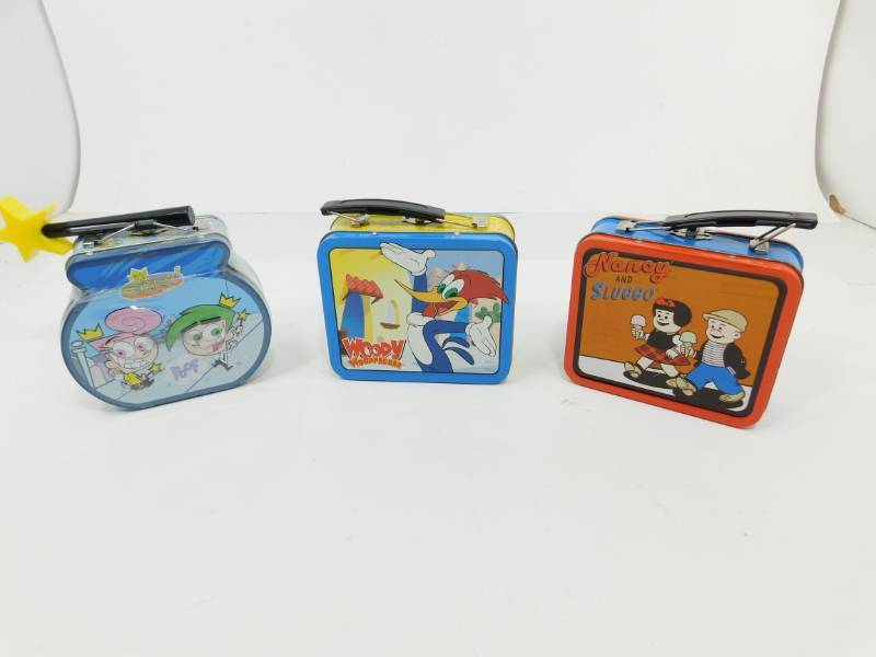 lot 19 image: Three Lunch Pails