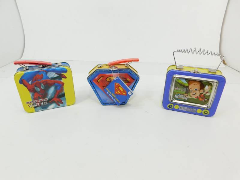 lot 20 image: Three Like New Lunch Pails