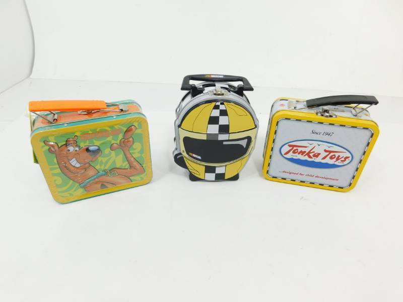 lot 21 image: One New & Two Like New Lunch Pails