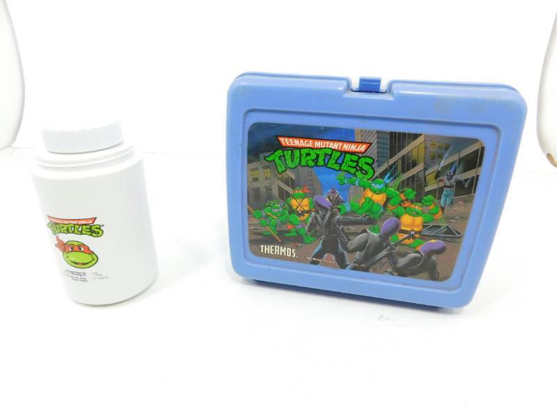 lot 28 image: Teenage Mutant Ninja Turtles Lunch Pail & Thermos