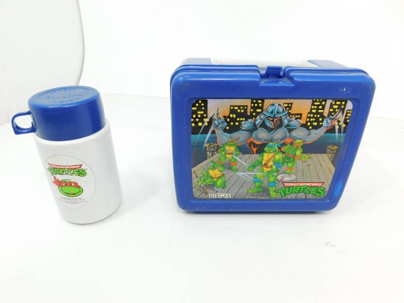 lot 29 image: Teenage Mutant Ninja Turtles Lunch Pail & Thermos---1989-1990