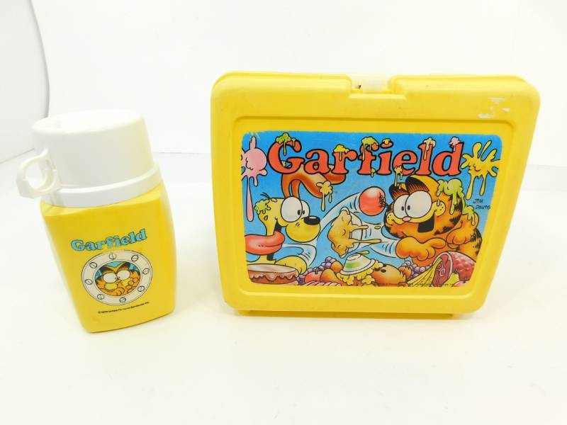lot 32 image: Garfield Lunch Pail & Thermos