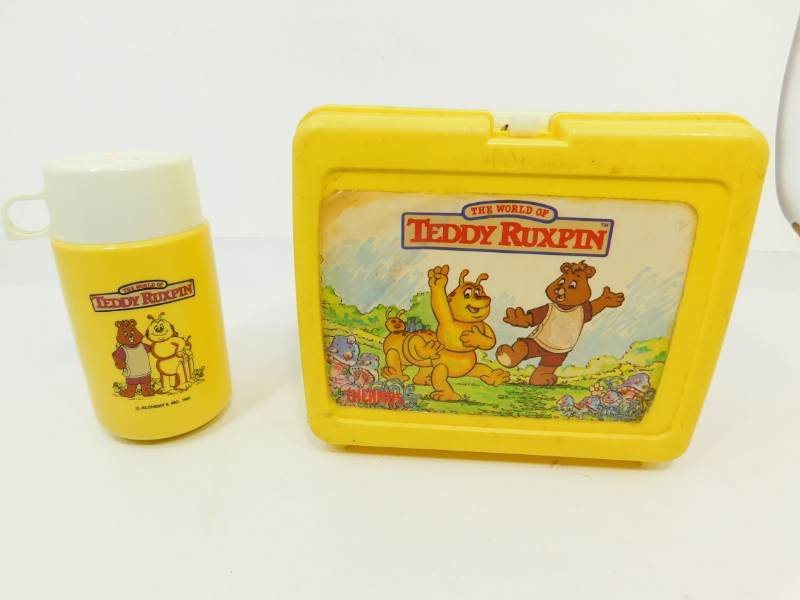 lot 33 image: The World Of Teddy Ruxpin Lunch Pail & Thermos