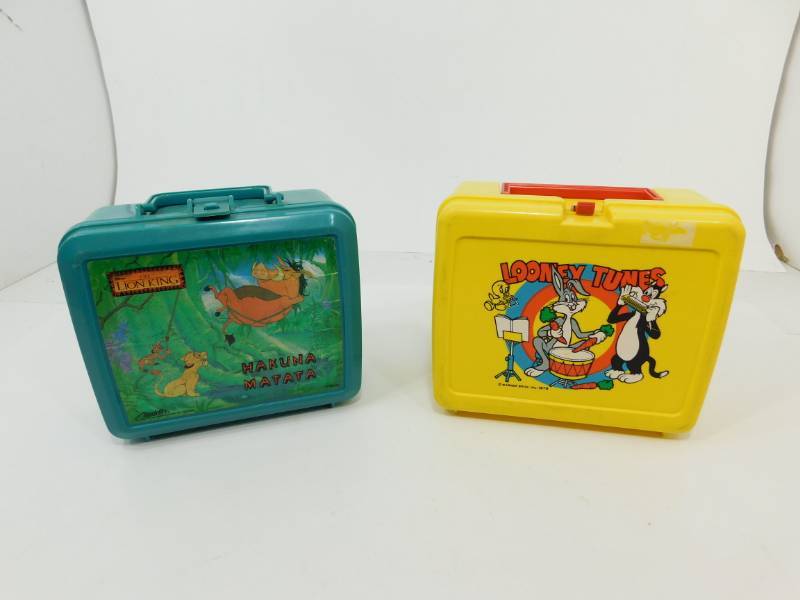 lot 40 image: Two Lunch Pails-(The Lion King-Hakuna Matata) & (Looney Tunes)--1978