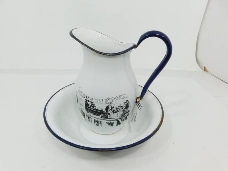 lot 54 image: Vintage Aspinalls Enamel Pitcher & Basin