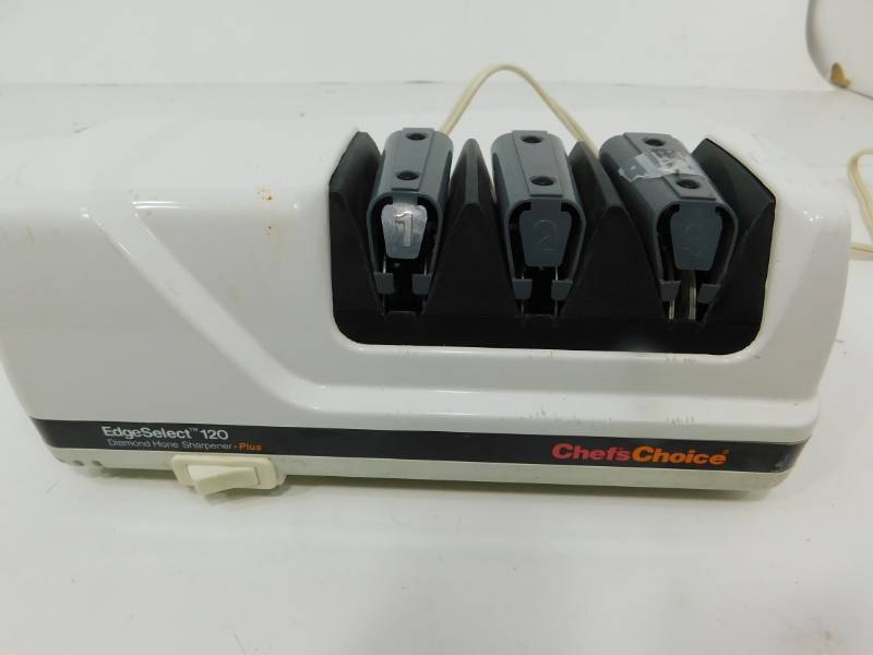 lot 83 image: Edgewood Corporation Chefs Choice Diamond Hone Sharpener-Plus