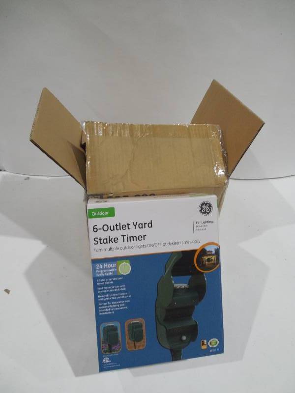 lot 64 image: (128) GE 15107 6-OUTLET GROUNDED YARD STAKE WITH TIMER
