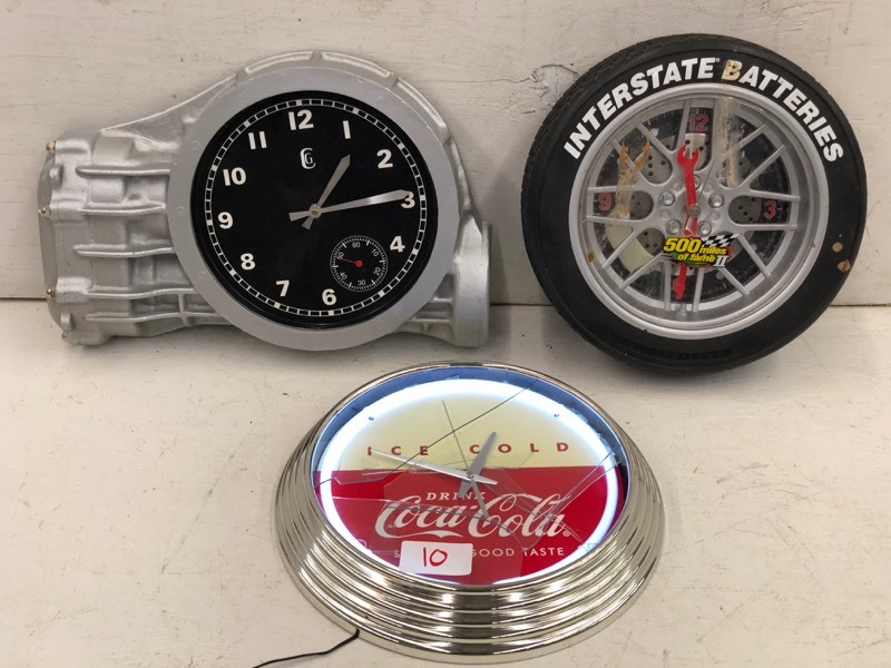 lot 10 image: Lot Of (3) Collectible Wall Clocks